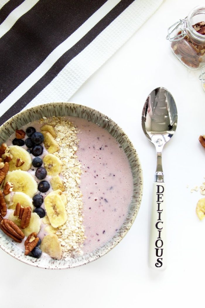 Alpro breakfast smoothie bowl – coconut berry blast