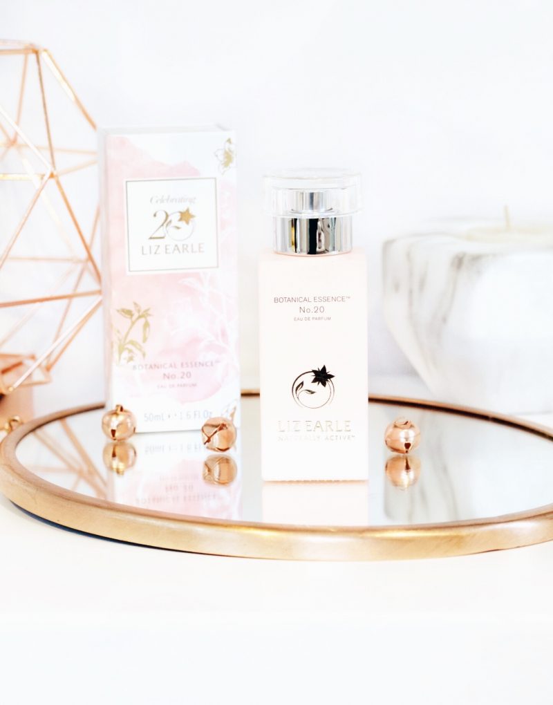 Liz Earle Your daily routine superskin bundle & in love with